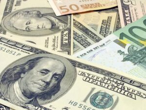 Навіть пів мільйона доларів на рік не гарантують фінансової стабільності: що показало опитування американців