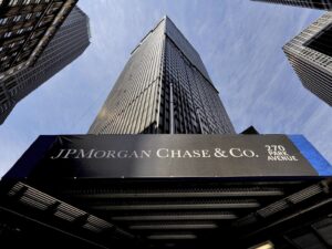Прибуток JPMorgan не дотягнув до очікувань уперше з 2023 року, але банк підвищив прогноз доходів