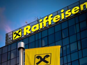 Raiffeisen може стягнути понад три мільярди євро із заморожених російських активів через суперечку довкола Strabag