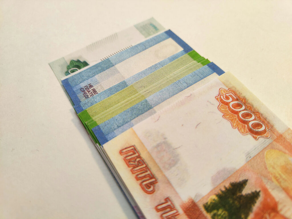 Середня зарплата в Україні зросла до 33 тисяч гривень: дані Держстату